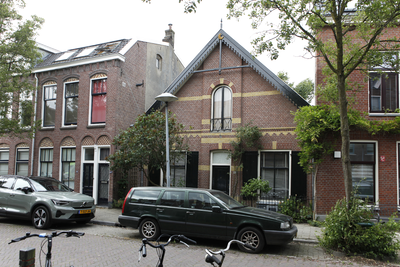 914343 Gezicht op de voorgevel van het pand Nieuwe Koekoekstraat 68 (voormalige hovenierswoning) te Utrecht.
